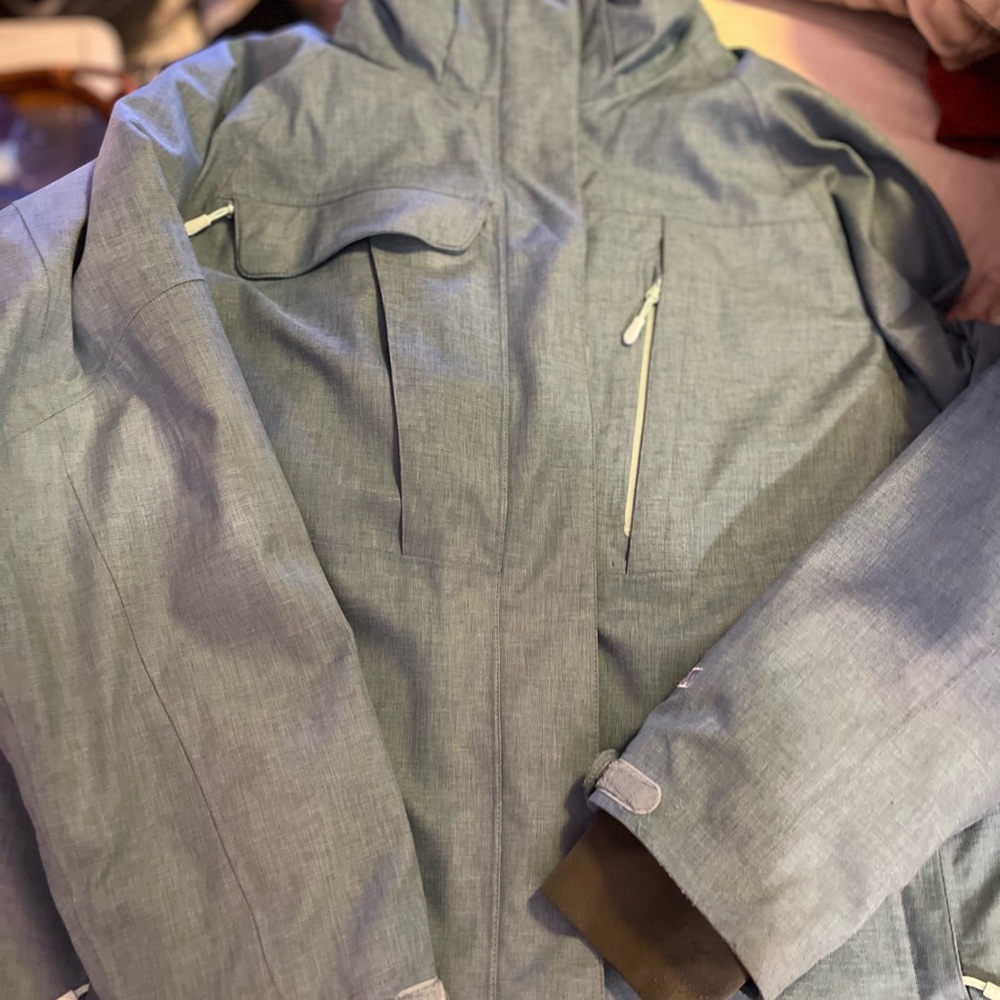 L.L. Bean Women’s Teal Performance Jacket - Picture 15 of 16